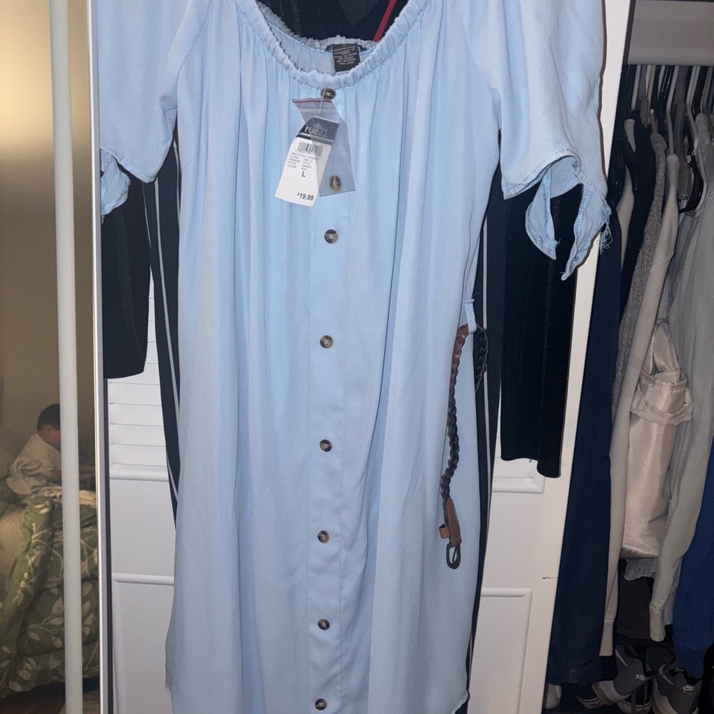 Mixture of different size dresses Size Large / XL 

Romper XL fits more of a L.